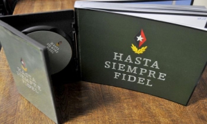 Libro Hasta siempre Fidel y Disco, en el archivo del Periódico Granma