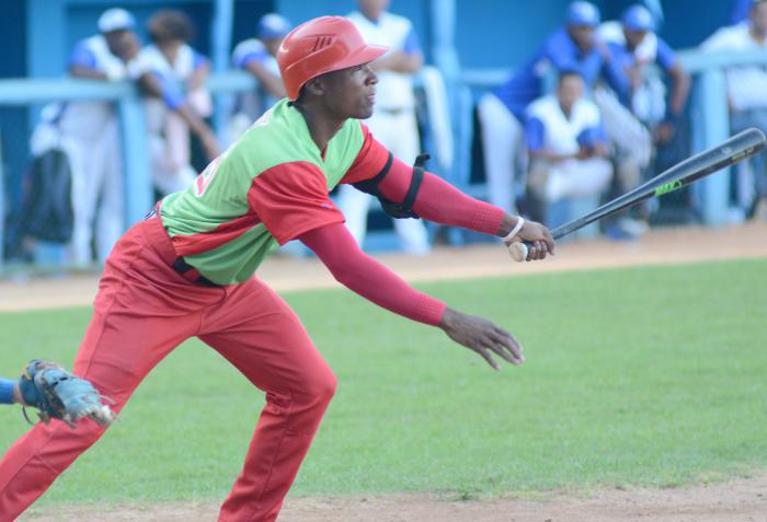 El tunero Yuniesky Larduet fue el líder en toques de sacrificio en la 57 Serie Nacional, con 19
