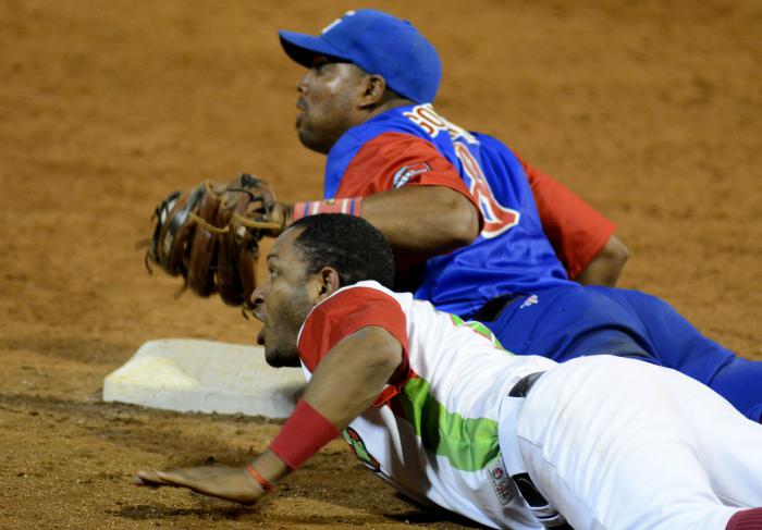 Solo un 52 % de los intentos de robo fueron exitosos en la 57 Serie. Foto: Ricardo lópez hevia 