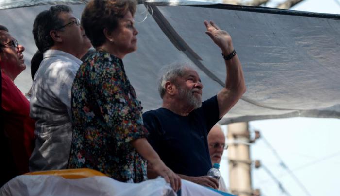 Lula participó en homenaje a su esposa