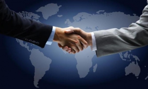 El arte de la negociación pacífica vive un duro momento en el orbe. Foto: RT