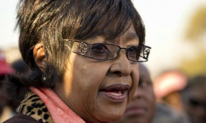La luchadora contra el apartheid, Winnie Mandela, falleció a los 81 años. Foto: PL