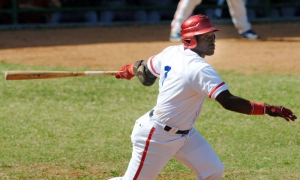Equipo de Metropolitano en la 51 Serie Nacional de beisbol. Enrique Diaz. No. 1 (foto personal)
Foto: Ricardo Lopez Hevia 19/01/2012
Dien0032