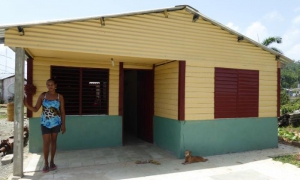 «Estoy muy contenta con mi nueva vivienda», asegura Yorlaidys. FOTOS DEL AUTOR