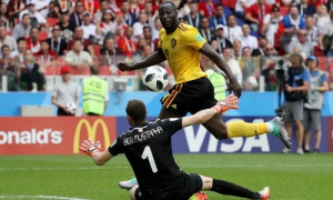 MOSCOW, RUSSIA - JUNE 23:  Romelu Lukaku of Belgium scores his team's third goal past Farouk Ben Mustapha of Tunisia during the 2018 FIFA World Cup Russia group G match between Belgium and Tunisia at Spartak Stadium on June 23, 2018 in Moscow, Russia.  (P