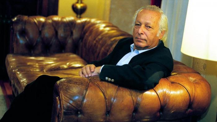 INTERNACIONAL SAMIR AMIN ECONOMISTA EGIPCIO DIRECTOR DEL FOTO DEL TERCER MUNDO ENTREVISTA POLITICA EN EL PARLAMENT CON ALFONS RIBERA