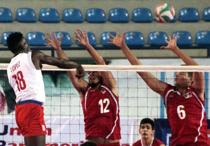 Miguel Ángel López, uno de los destacados a la ofensiva, le marcó 14 puntos a México. Foto: Norceca