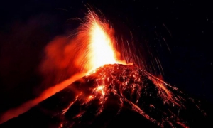 EVACÚAN ÁREA CERCANA AL VOLCÁN DE FUEGO EN GUATEMALA