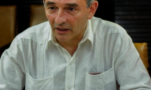 José Ramón Machado Ventura, Segundo Secretario del Comité Central del Partido Comunista de Cuba y Vicepresidente de los Consejos de Estado y de Ministros y José Ramón Balaguer Cabrera, jefe del departamento de Relaciones Internacionales del Comité Central