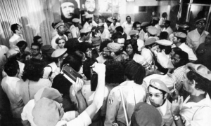 Fidel en el recibimiento al equipo de voleibo. Norceca, Los Angeles, 1975.
Foto: Ricardo López, 10 de agosto de 1975.