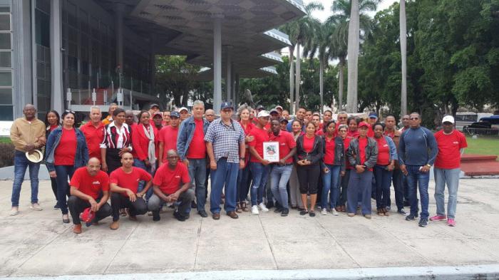 acto de entrega Condición Proeza Laboral a Radiocuba
