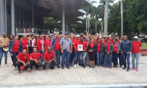 acto de entrega Condición Proeza Laboral a Radiocuba