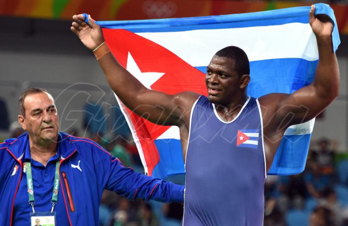 Lucha-Greco-Borrero-130kg Mijain L? commienza la busqueda de su tercer oro olimpico. TERCER ORO JUNTO A PEDRO VAL SU ENTRENADOR DE TODA LA VIDA OLIMPICO