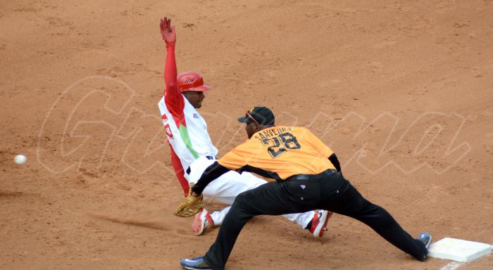 Beisbol-Play Off Final Tunas vs VCL las tunas serie 58 jugada en primera doble play