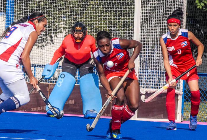 Copa Cerro Pelado.Competencia de Hockey sobre cesped de ambos sexos entre los equipos rojos y azul,en Estadio Antonio Maceo,Escuela Nacional de Hockey sobre cesped en Santiago de las Vegas