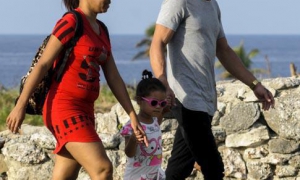 Ya no podemos hablar de padre y madre, como que la responsabilidad de la crianza y educación de niños y niñas es solo de ellos, sino que hoy tenemos comunidades parentales, donde se han incorporado las madres y los padres afines, a los abuelos y a otras p