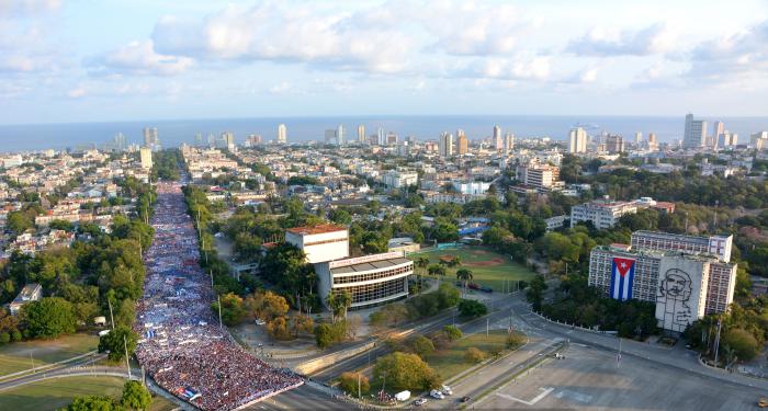 Desfile del 1ro de Mayo en la Plaza de la Revolución, presidido por el General de Ejército Raúl Castro Ruz, Primer Secretario del Partido Comunista de Cuba y Miguel Díaz-Canel Bermúdez, miembro del Buró Político del PCC y Presidente de los Consejos de Estado y de Ministros.