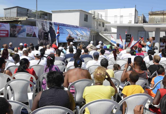 Acto de entrega de viviendas a damnificados por el tornado,  efectuado en el municipio de 10 de Octubre, en La Habana