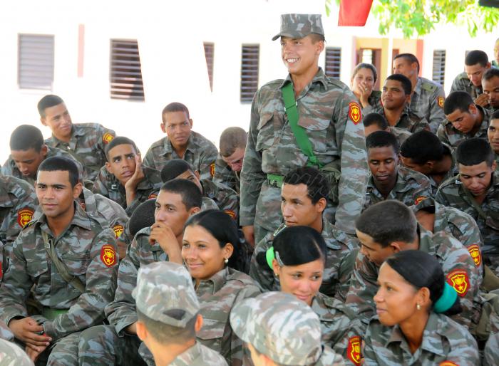 Los corresponsales del periódico Granma en su reunión nacional efectuada en Guantánamo, visitaron a la Brigada de la Frontera que custodia la Base Naval de Guntánamo, territorio usurpado por EEUU a Cuba.
Batallón del Este.