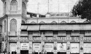 En aquella época tanto las mujeres como los hombres llevaban en algún momento so