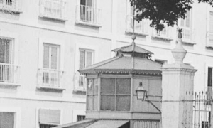 Este kiosco se situaba en la esquina de algunos parques y otros lugares donde fr