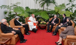 El Arzobispo de Nueva York realiza una visita a nuestro país por invitación del Presidente cubano y de la Conferencia de Obispos Católicos de Cuba. 