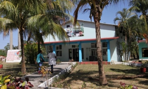 El hospital Faustino Pérez se encuentra ubicado en las afueras de la ciudad, en la Carretera a Zaza del Medio.