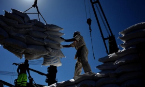 Entre las donaciones realizadas a Cuba este año, figuran las 5 000 toneladas de arroz enviadas desde Vietnam.