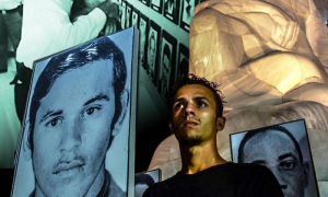 La Revolución en pie, el castigo peor para los terroristas Fotocomposicion de Carlos M Perdomo