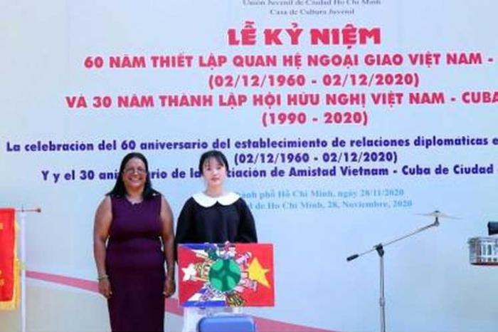 La presidenta de la Asociación de Amistad Vietnam-Cuba en la populosa urbe, Truong Thi Hien, afirmó que las relaciones de amistad y solidaridad entre los dos pueblos son un tesoro compartido que se enriquece con los tiempos y a pesar de la distancia geográfica