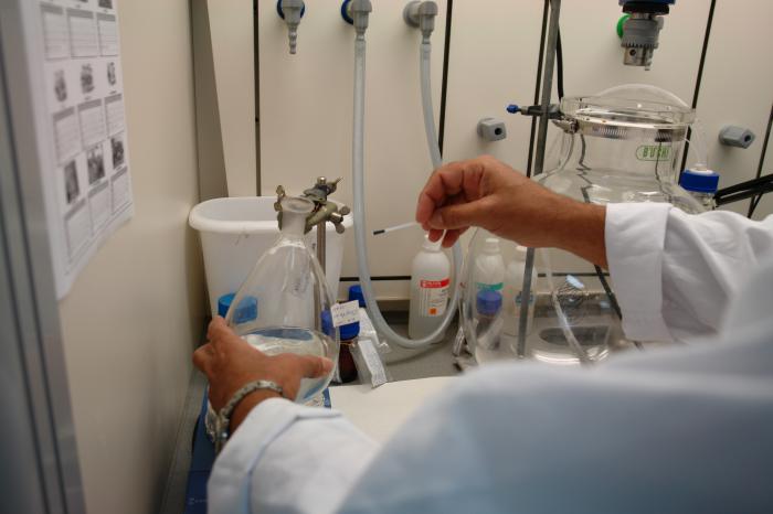 El Laboratorio de Síntesis Química en la Facultad de Química de la Universidad de La Habana, que se inaugura hoy, es un ejemplo de la fructífera vinculación del grupo empresarial BioCubaFarma con las Universidades del país.