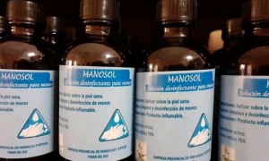 La solución desinfectante Manosol es producida por la Empresa Provincial de Farmacias y Ópticas de Pinar del Río