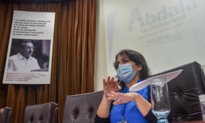 Dr.C. Marta Ayala Avila, directora Genreal del CIGB y miembro del Buró Político, durante la Conferencia de Prensa sobre Estudios Clínicos Abdala; candidato vacunal CIGB66; el Centro de Ingeniería Genética y Biotecnología de Cuba