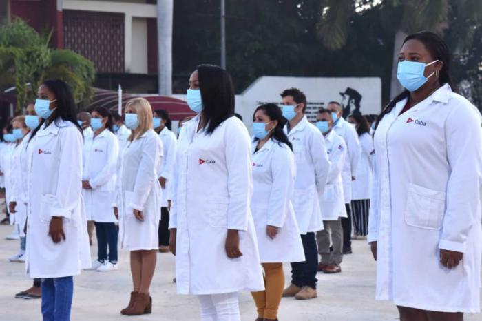 Partió hacia Qatar nueva brigada médica Henry Reeve para enfrentar a la COVID-19