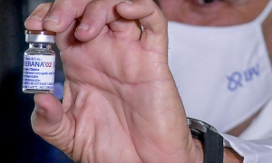 Conferencia de Prensa y recorrido por áreas del Centro de Ingeniería Genética y Biotecnología (CIGB)  y el Centro de Inmunología Molecular, Director del Instituto Finlay de vacunas de Cuba, Dr. Vicente Vérez Bencomo.