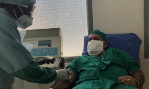 El tratamiento con plasma extraído a pacientes recuperados de la COVID-19 se ha aplicado a enfermos en estado grave o de cuidado, con resultados favorables
