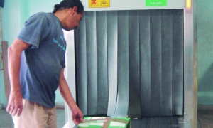 Trabajo con Correos de Cuba por las quejas de la poblacion de perdidas de bultos o paquetes en viados del extranjero y atraso en la entrega de estos 
Foto: Ismael Batista 15/09/2009
Core0038