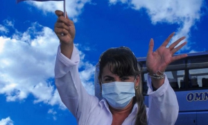 Recibimiento de médicos de la brigada Henry Reeve procedentes de Martinica, desarrollado en el aeropuerto José Martí, Boyeros