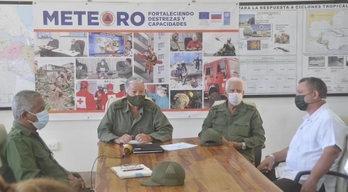 Estado Mayor de la Defensa Civil,preparacion del plan Meteoro 2021 estando presente de izquierda a derecha el general de divicion Ramon Pardo Guerra, Jefe del Estado Mayor de la Defelsa Civil y el general de cuerpo de ejercito , viceministro de la FAR Juaquin Quinta Sola.