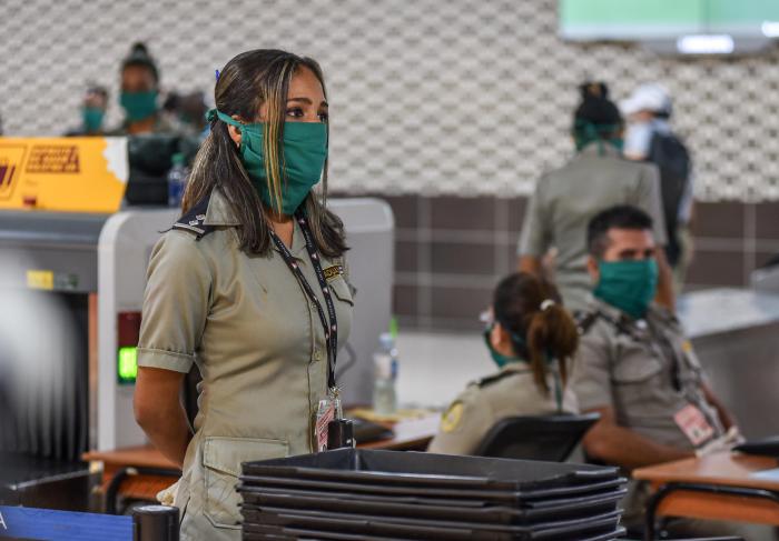 Aduana de Cuba, prevención Coronavirus, en el Aeropuerto Interncional Jose Martí
