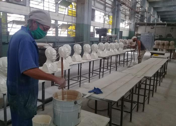 Por primera vez en esta industria se fabrican bustos de José Martí. Foto: Cortesía de la emeg