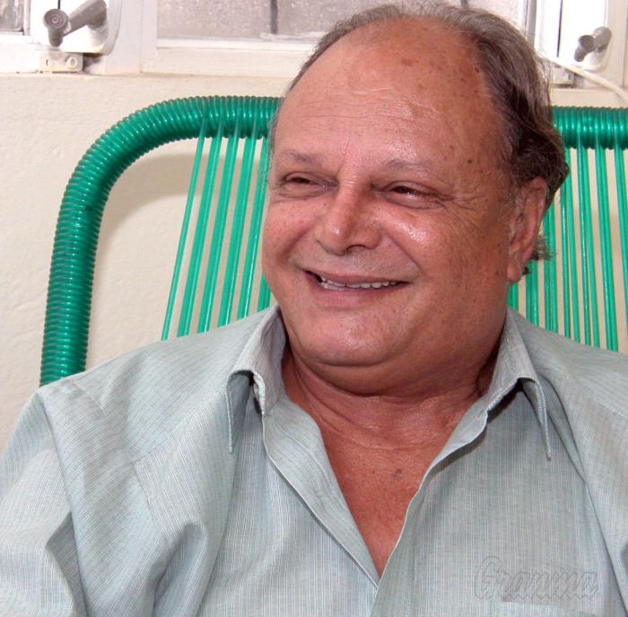 Entrevista al actor Enrique Molina 06-09-04 (Foto Josè M. Correa) CC MOLINA 03    
Moue.jpg