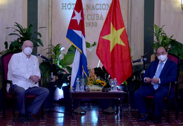 Encuentro de negocios entre cuba y Vietnam, presidente de Vietnam Nguyen Xuan Phuc y por cuba Rodrigo Malmierca Titular de Comercio Exterior.