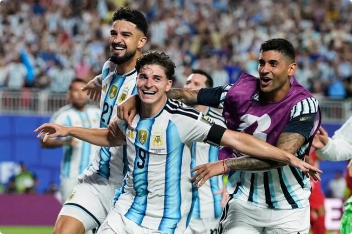 Julián Álvarez marcó un golazo en tiempo extra para destrabar el duelo contra Suiza.