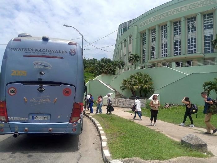 Cuba no solo ha seguido asegurando el tratamiento sino también el traslado de los pacientes. fotos del autor