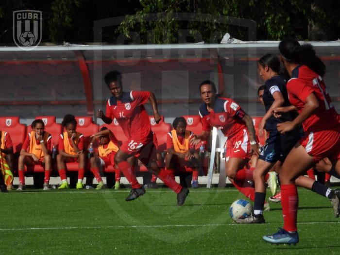 Ninguna jugadora cubana de ese equipo está contratada en el exterior.