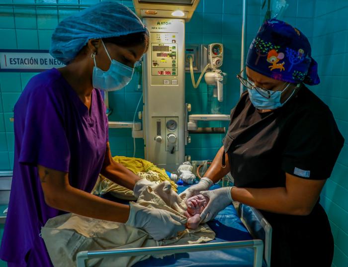 Nacimiento por cesarea en el Hospital Gineco Obstetra González Coro