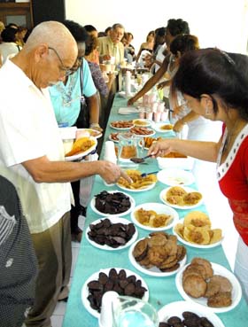 La calidad de los alimentos cubanos con proteínas vegetales se expuso durante la tarde en una degustación. Foto:  Arnaldo Santos