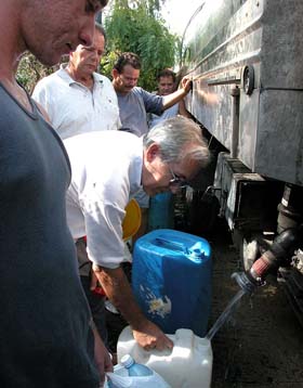 En la actualidad alrededor de 106 000 personas en la capital solo reciben agua mediante el uso de carros cisternas, lo cual ocasiona gastos significativos de combustible.