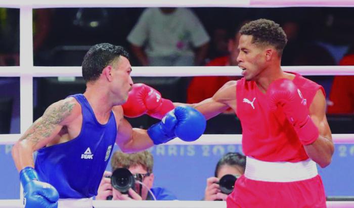 Erislandy Álvarez sigue en la ruta del título universal